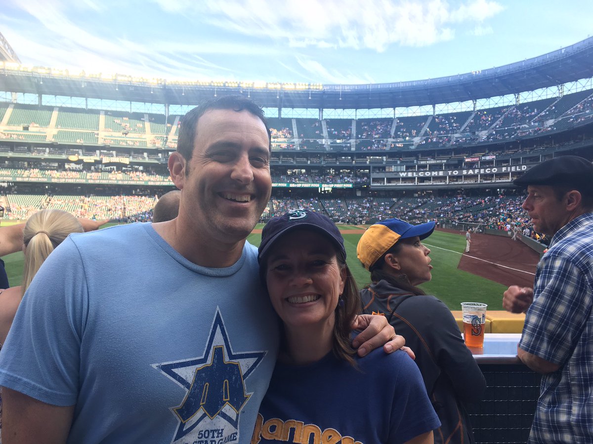 LadyGretchenM's tweet photo. #whereiroot #TeamSafecofield #GoMariners  Cheering from Edgar's--let's get a W!! https://t.co/FxJPO7uT3E