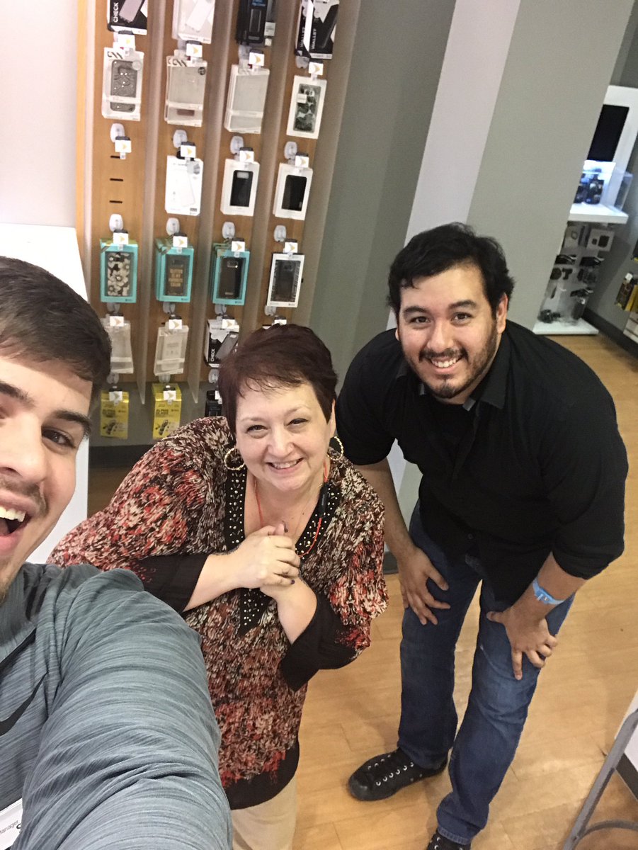 Customers love our amazing techs at the store! #gettingbettereveryday #tonkasprint @DCalzone77 <a href="/JGSprintWest/">JGSprintWest</a> <a href="/TeamTNT/">THE_TNT_TEAM</a>