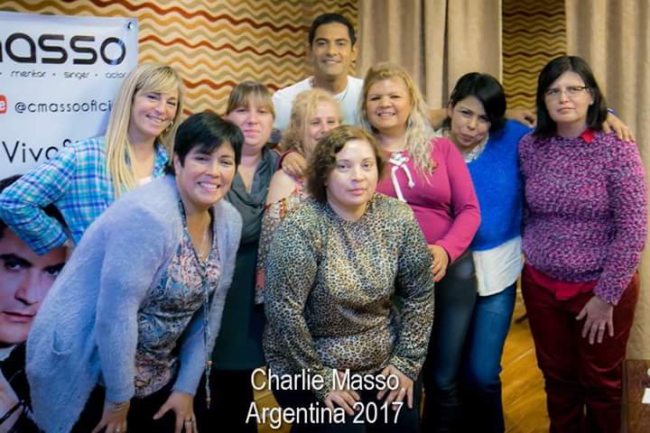 CharlieMassoArg's tweet photo. #3Junio2017
Meet &amp; Greet #BuenosAires
@CMassoOficial con las primeras en dar el SI....
#YoNoVivoSinTi 
#TeamMassoArg #Argentina https://t.co/Oe0HFEZE6X