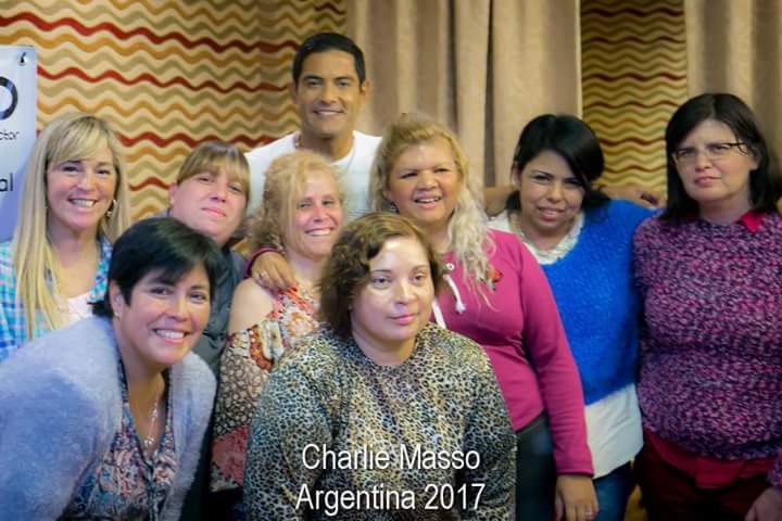 CharlieMassoArg's tweet photo. #3Junio2017
Meet &amp; Greet #BuenosAires
@CMassoOficial con las primeras en dar el SI....
#YoNoVivoSinTi 
#TeamMassoArg #Argentina https://t.co/Oe0HFEZE6X