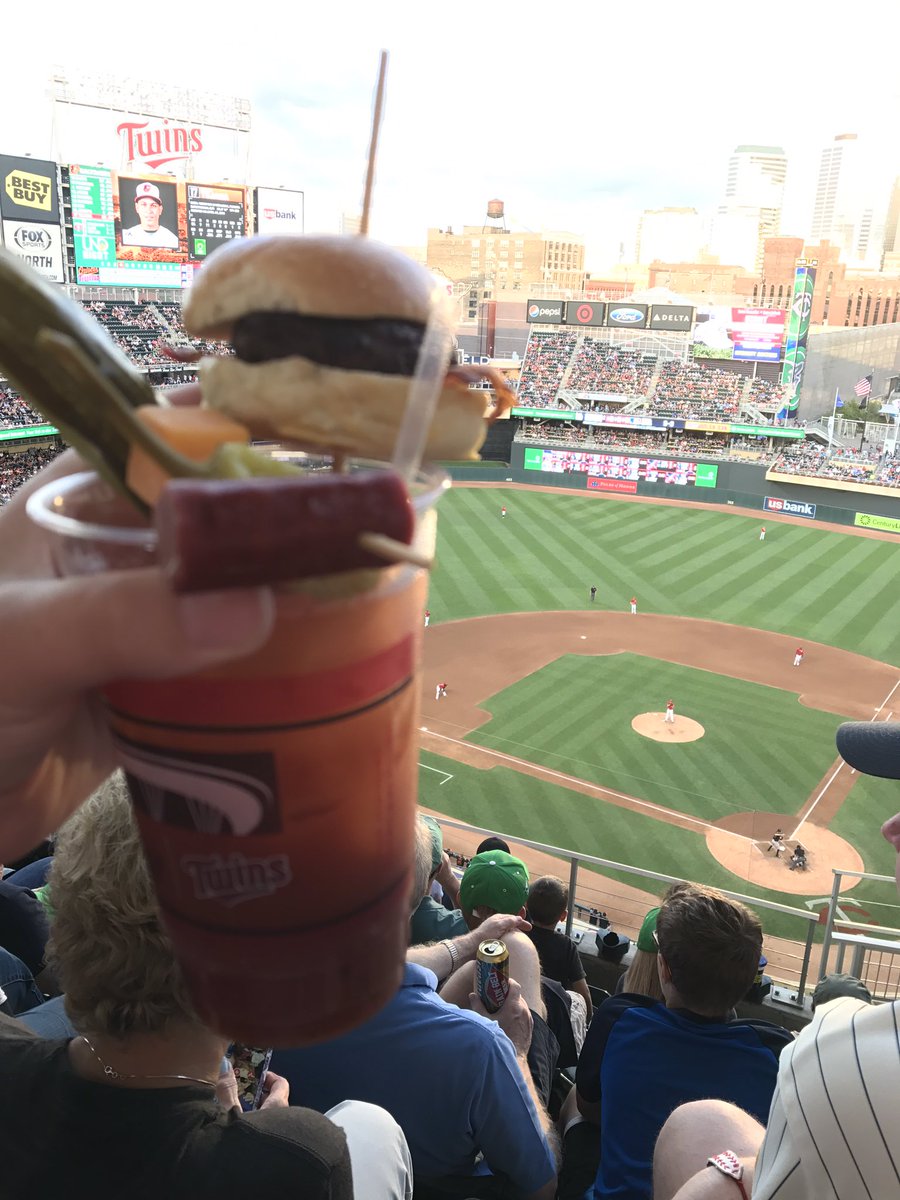 lfeliciar's tweet photo. @Twins game with these babes ❤️⚾️ #squAu.D #AuDsquadadventure #MNTwins https://t.co/9repMIwy7m