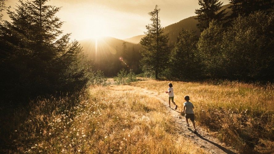outsidemagazine's tweet photo. These days, seeing children outside is far too rare. https://t.co/NwXTK3saoG https://t.co/5gfThXdYwh