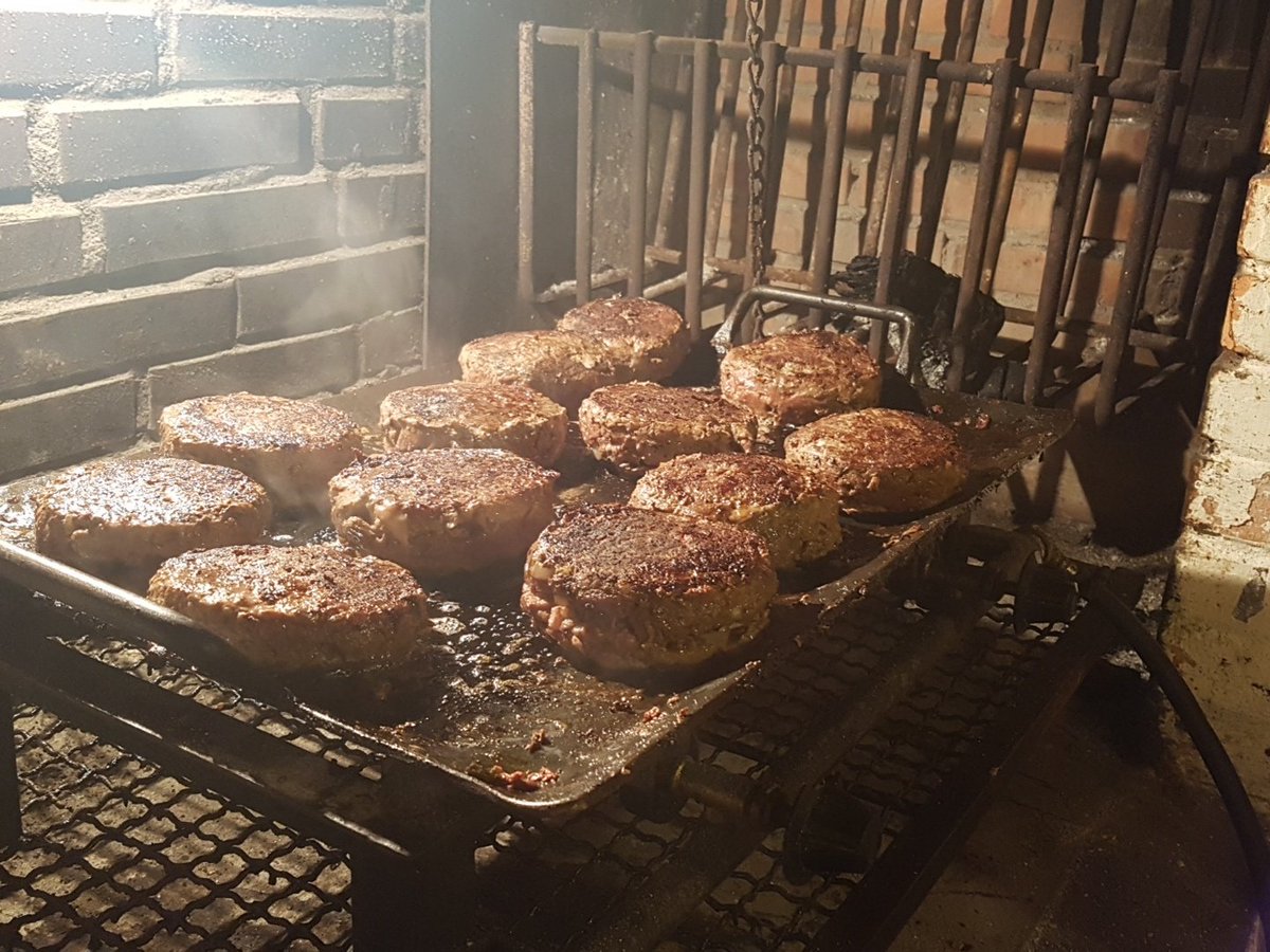 uncaracagada's tweet photo. Caseras, rellenas #ViernesLight https://t.co/pnp9Bamf9I