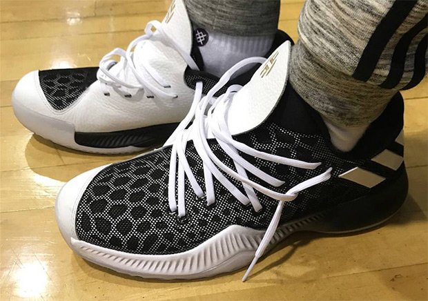 FlyShoesOnly's tweet photo. @JHarden13's new signature shoe. $140 https://t.co/7qt0TXgx4V