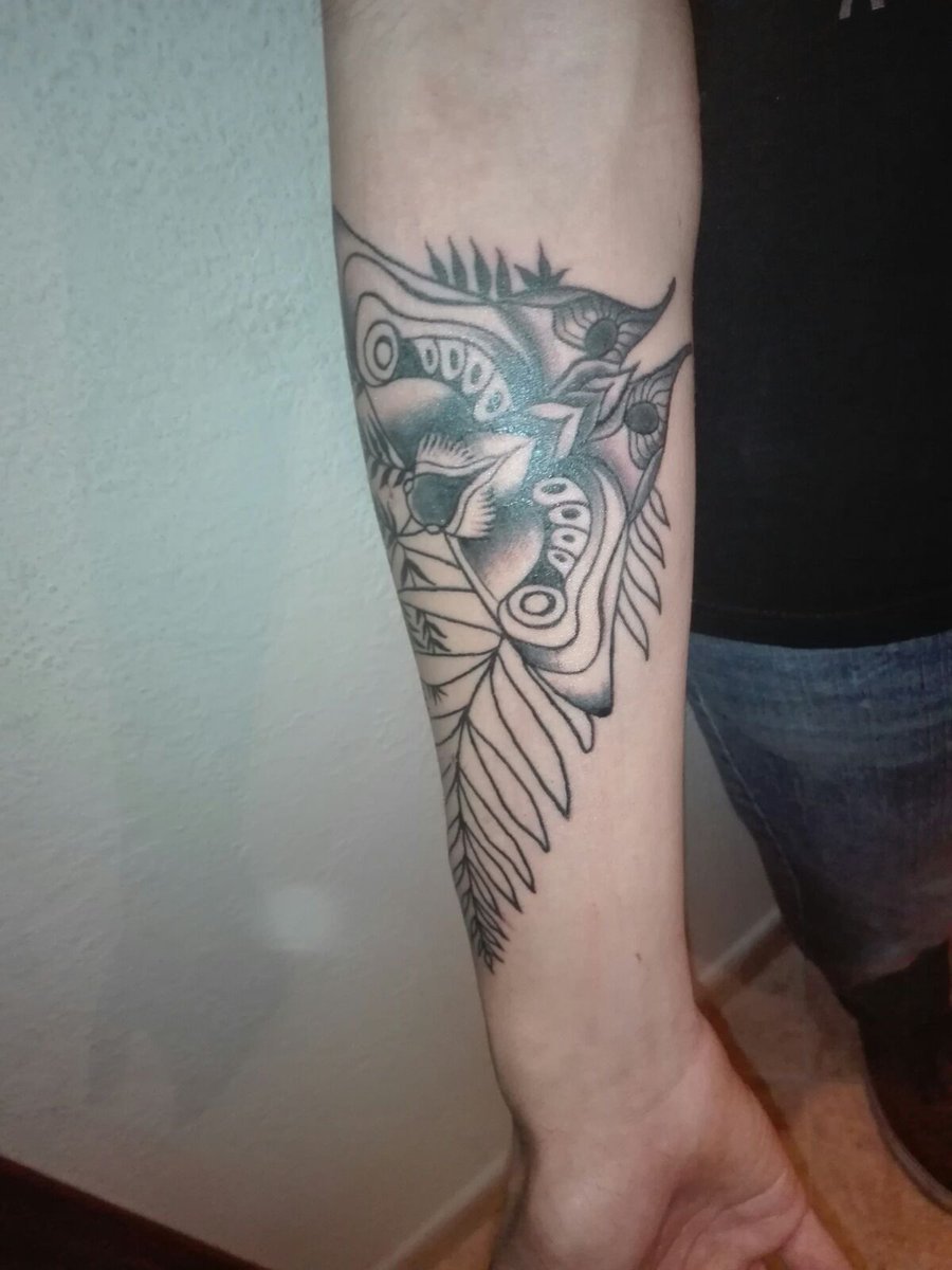 SneakySnips's tweet photo. Now I'm 100% ready for #TheLastOfUsPartII (My first tattoo :P) @Neil_Druckmann @TheVulcanSalute @TroyBakerVA https://t.co/G14awp9owo