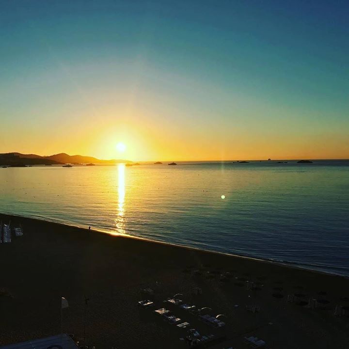 Razitron's tweet photo. A great day, but No place like home ☺️😀#fromnoobtomeh #hrhibiza #earlymorning (view on Instagram https://t.co/fE2bW2JB4G) https://t.co/TIMmZG5BHk