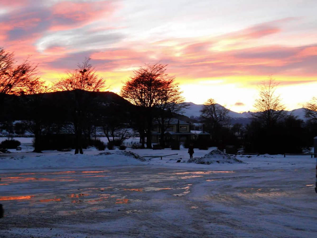 KarinHohn's tweet photo. Amanece en el Tren del Fin del Mundo, Ushuaia, Junio 2015 https://t.co/TteqlxImYE