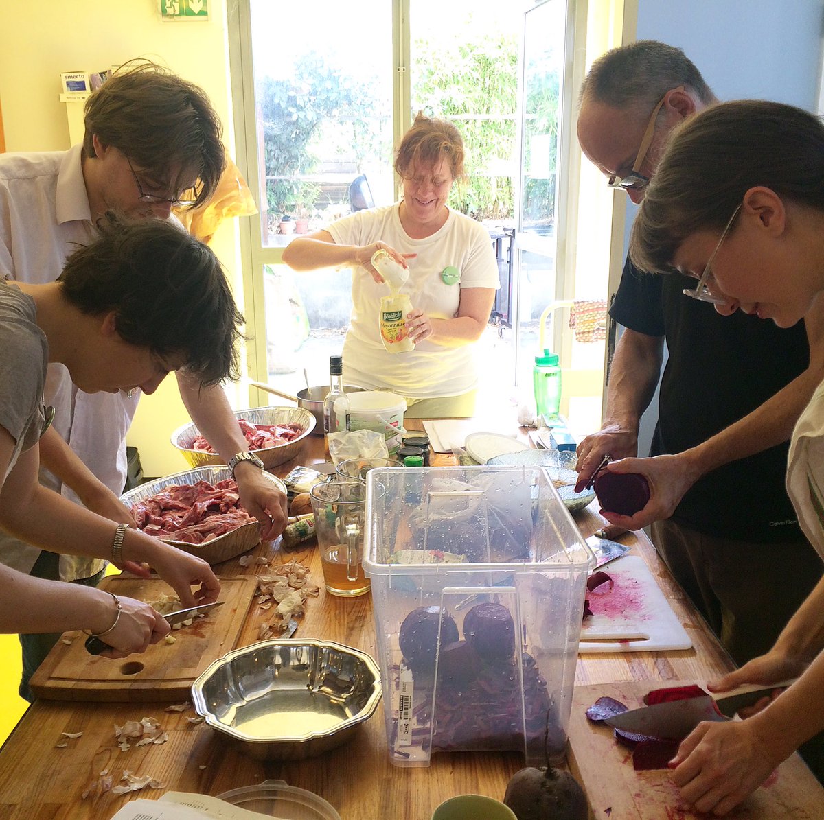 Preparing the BBQ for tonight! Gonna be yummy! #bbq #thearkcenterexperiment #gracendiritu #postinternet #laboratoiresdaubervilliers