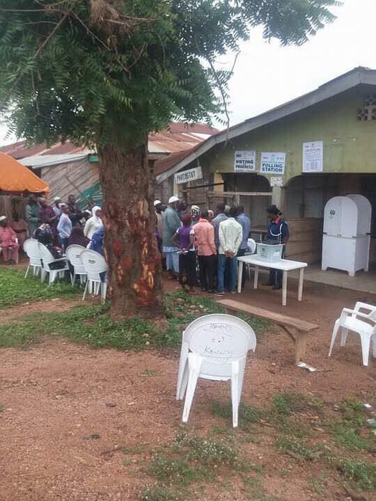 ApcOsun's tweet photo. There is large turn out of electorate at Awo, Egbedore, Local Government: @ogundamisi @AdabanijaQomaru @oluremitinubu @CKNNIGERIA https://t.co/NzDM0nMIYo