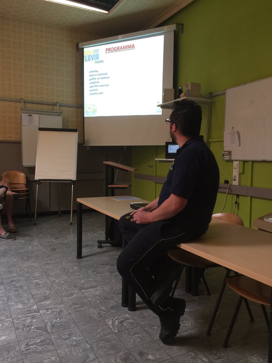 Combat trauma.  Stilte na de eerste beelden is beklijvend. 3 minuten om een mensenleven te redden. #training #brandweer #terreur