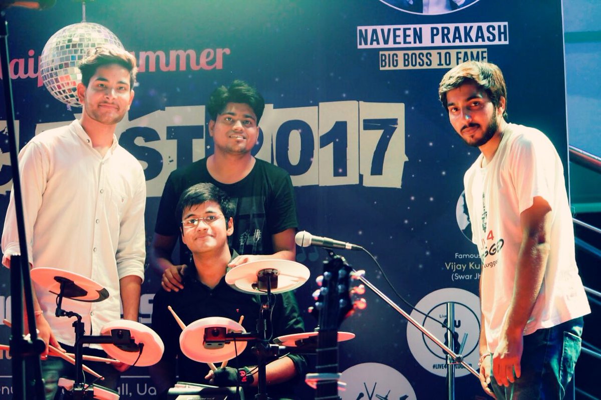 live4unplugged's tweet photo. #aftershow pic 😊
#live4unplugged https://t.co/D6IHxOuRrW