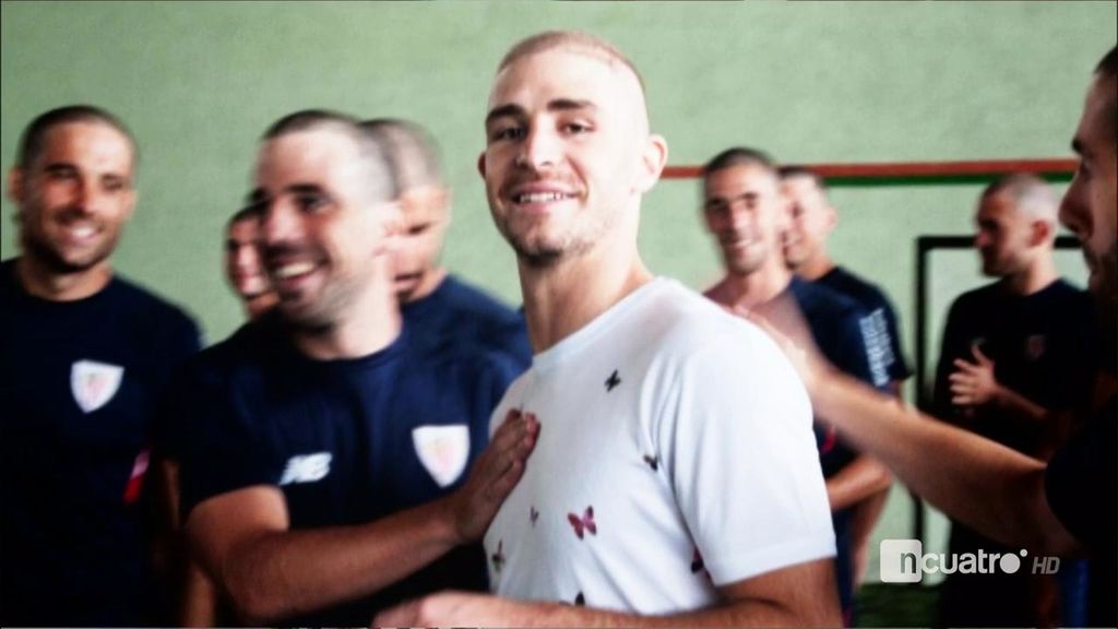 telecincoes's tweet photo. Todos los jugadores del Athletic de Bilbao se rapan el pelo para apoyar a Yeray > https://t.co/ALIZpz6nC9 https://t.co/PkKkNTjjNO