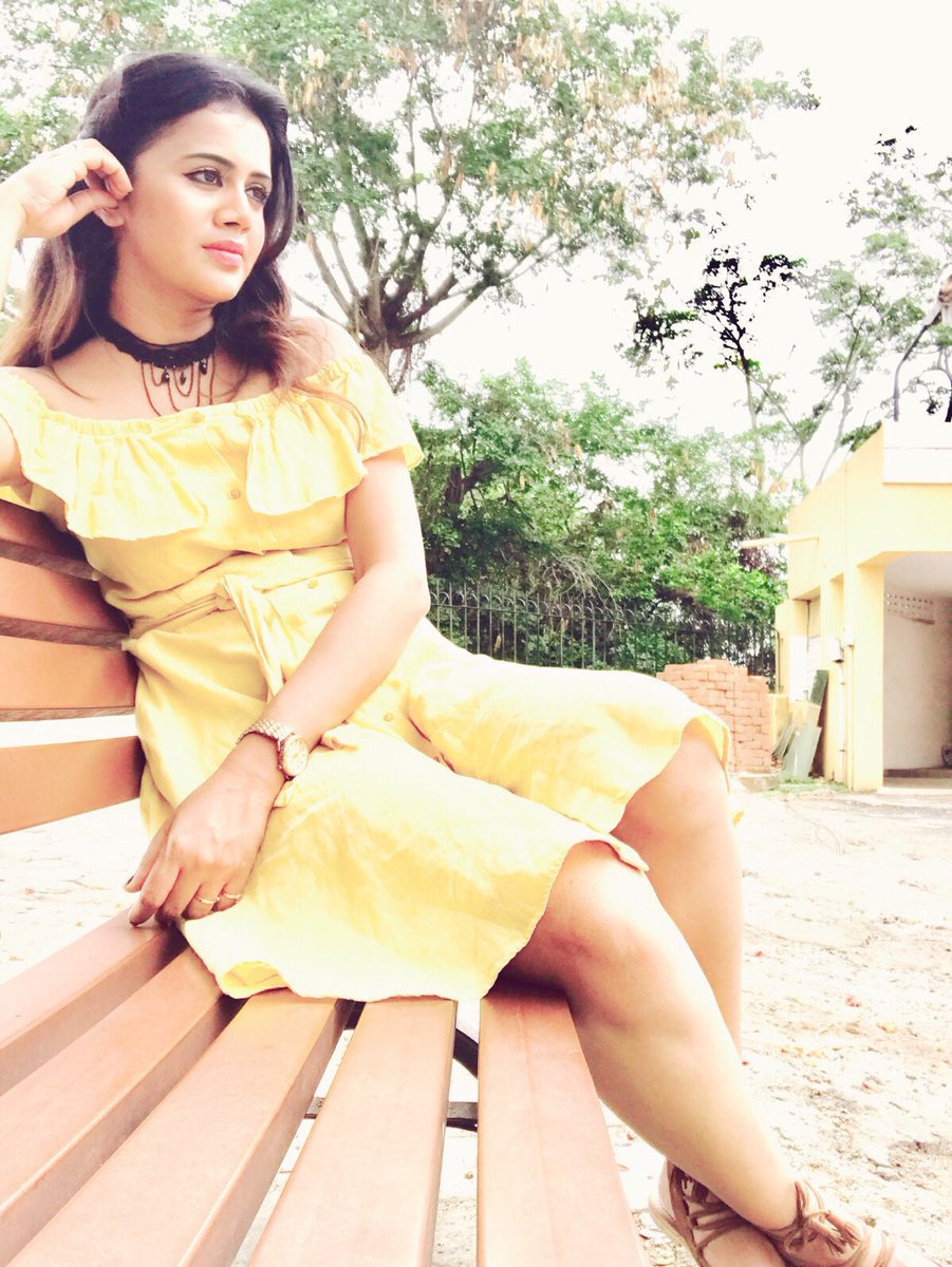 Love at first sight! Yellow linen dress from @ZARA ! Husband's gift   @moulistic