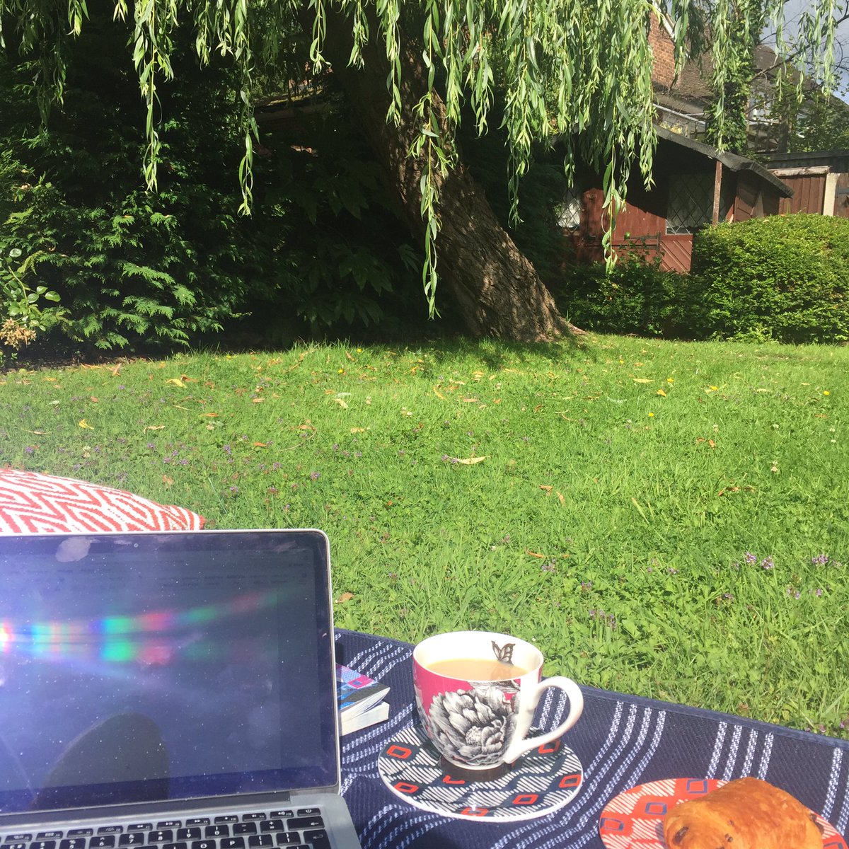 MelTBessent's tweet photo. Early morning edits in the garden ☀️☕️💻🌱 #AboveTheClouds #happymelly https://t.co/dF8IZErbmy