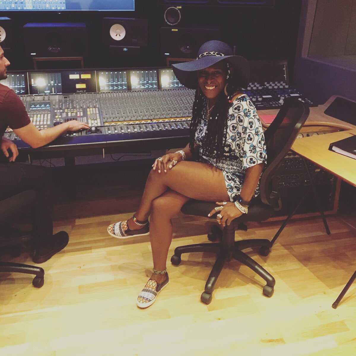 msdigitald's tweet image. Loving The Studio at University of Westminster! It's the good Life! Digi. #Blujeanzproduction