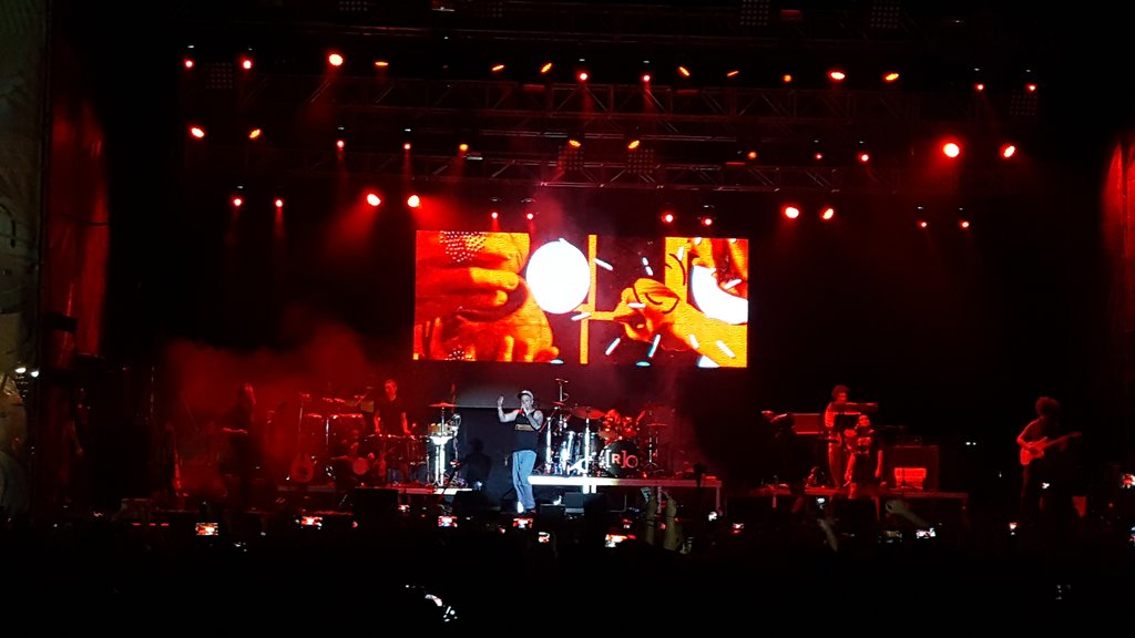 ApaticoPerdido's tweet photo. Sonó horrible #TheProdigy. Genial #NadaSurf . Conciertazo de @Residente que supo a poco. Grandes recuerdos @amparanoiaofi.
#WeekendBeach2017 https://t.co/og9qNZKYrS