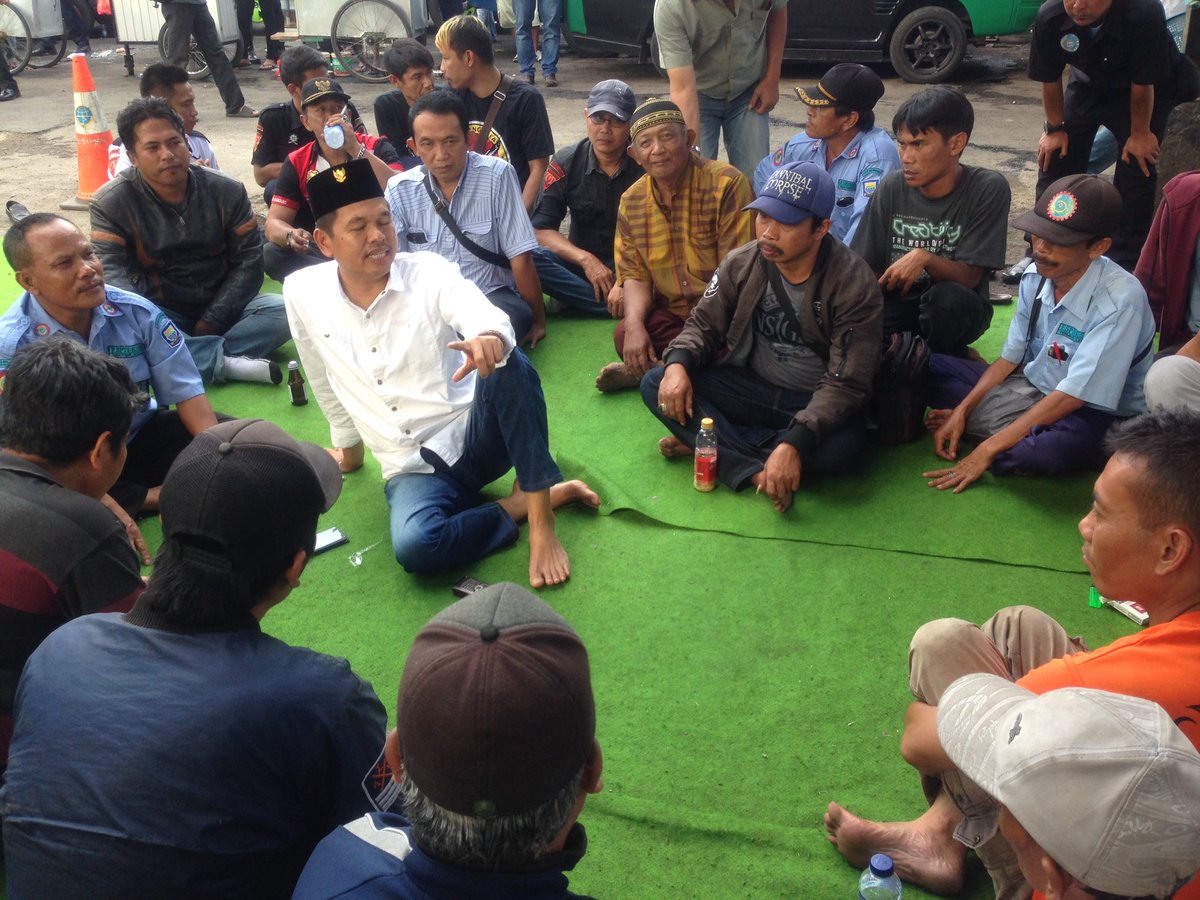 IKB_BDG's tweet photo. Semoga tmn tmn komunitas sopir angkot bisa menemukan solusi dari permasalahanya. https://t.co/XRBtJgGJk2