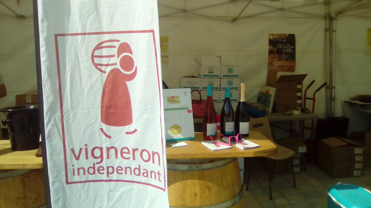 DomaeVincendeau's tweet photo. Tempo'vigne 2017 est ouvert. Au bout du monde à l'ombre du Château @Angers toute la journée. #patrimoine #culture #jaimelanjou https://t.co/r9Bj7EMGsL