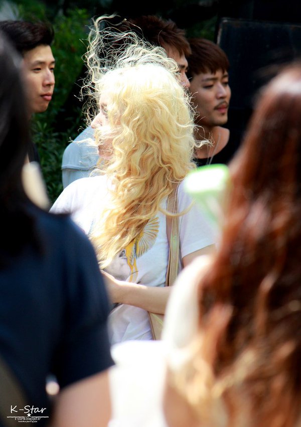 soojungforehead's tweet photo. Krystal's iconic blonde hair #RedLight3Years https://t.co/cb1nIueLbi