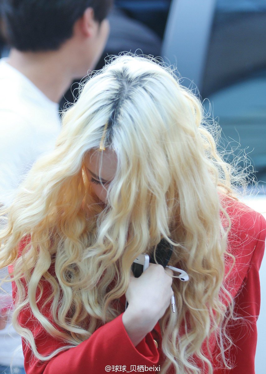 soojungforehead's tweet photo. Let's be honest that Krystal look so damn good in her iconic blonde hair and red outfit #RedLight3Years https://t.co/IFYrmGaHNH