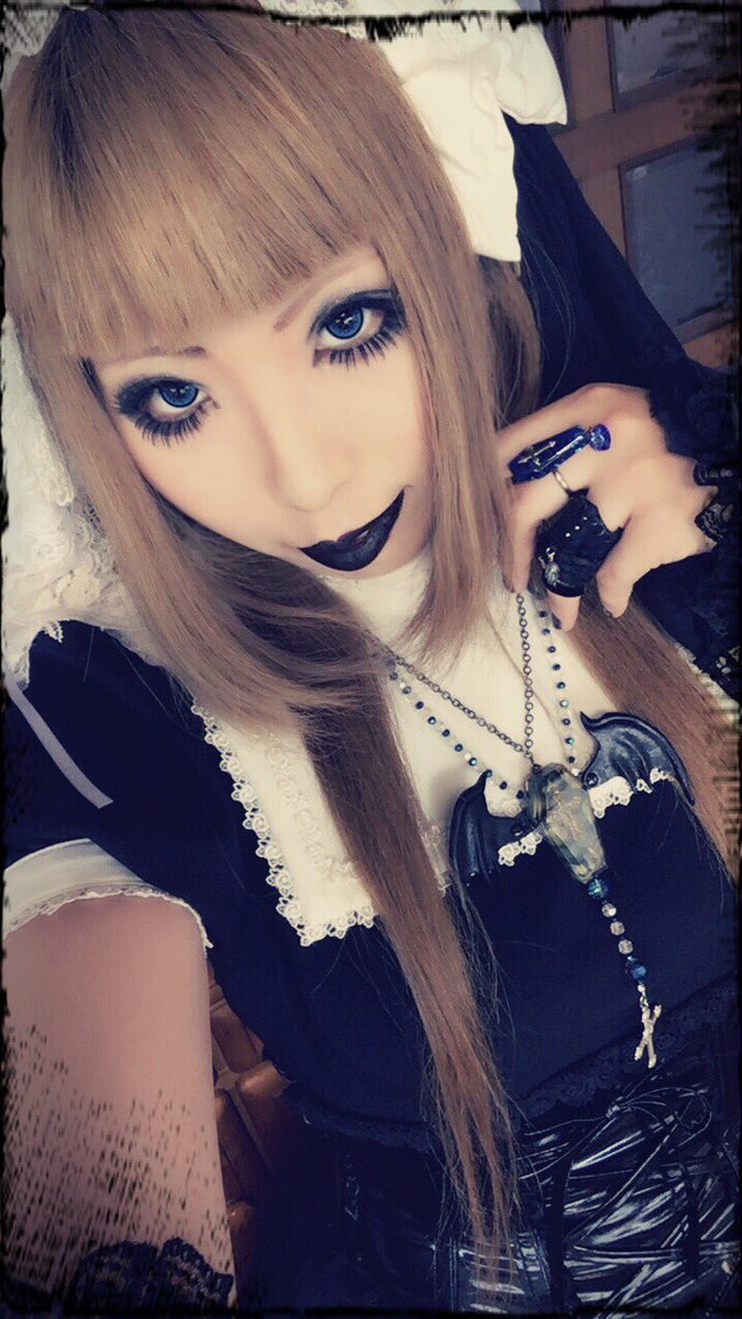 ট ইট র ᴴᴵᴹᴱᴷᴬ ちなみに今日のメイク 眉毛が細いのです わかりにくいけど ほら 昔のv系ってみんな激細眉毛だったから ただね 私が眉毛細くするとすごく ヤンキー 母には銃隠し持って人殺しそうなシスターだねって言われたけど 笑 なぜ ট ইট র ᴴᴵᴹᴱᴷᴬ ちなみに今日のメイク 眉毛が細いのです わかりにくいけど ほら 昔のv系ってみんな激細眉毛だったから ただね 私が眉毛細くするとすごく ヤンキー 母には銃隠し持って人殺しそうなシスターだねって言われたけど 笑 なぜ