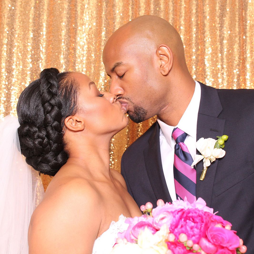 GCPhotobooth's tweet photo. You may now kiss the bride #photobooth #marriage #newlyweds #love https://t.co/U8HzFBe7Sc