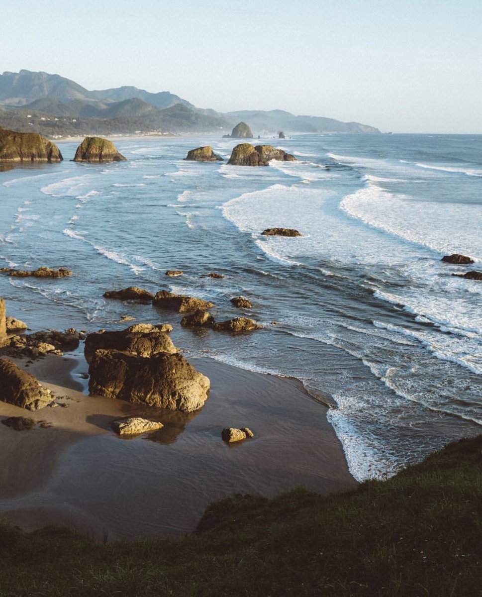 GlobalThreadsLL's tweet photo. Happiness comes in waves!
Proven by this mesmerizing picture by @bdorts 💙
#GlobalThreadsLLC #traveltheworld #cannonbeach #oregon https://t.co/3PboDh7V1r