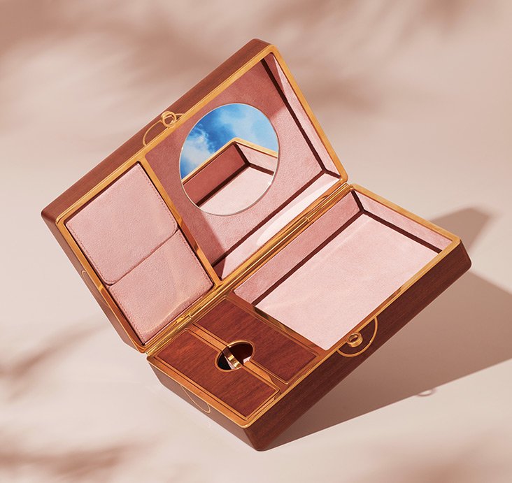 frankbrosdesign's tweet photo. Treasure chest. Strike gold with this jewellery box by #RDAI and #Lanserring for #HolyHandmade! Shop now #WallpaperSTORE https://t.co/fHXOI2zX6E