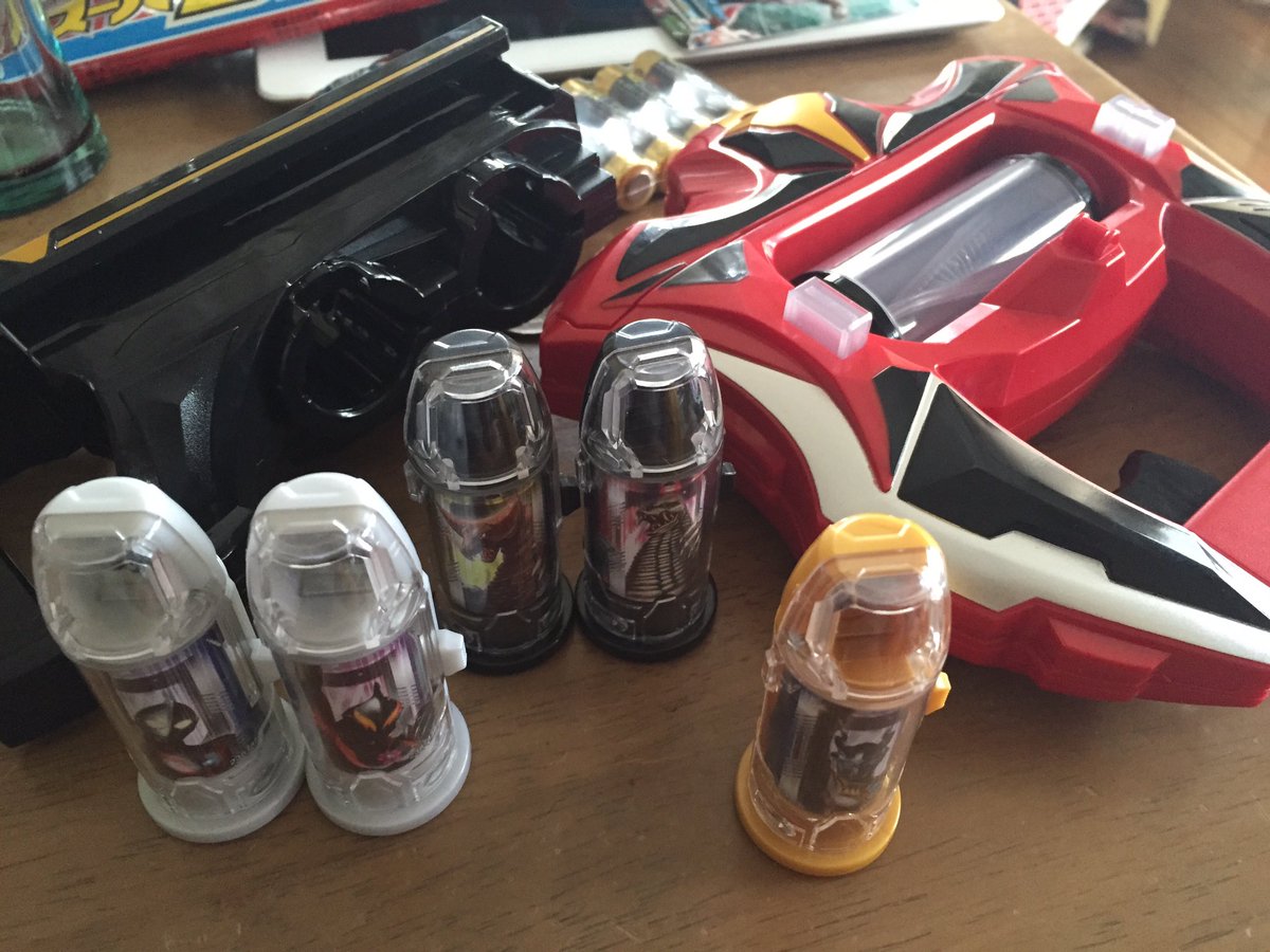 Lefty_GGG's tweet photo. 親に「高校生が玩具買う絵面想像してごらん」とか言われたけどさ、自分が好きな物買って何が悪いの？
『ウルトラマンとか仮面ライダーは子供が見るやつだから』とかいうクソみたいな風潮は何？
こちとらウルトラマン大好きだからジードライザー買ったんだよ
親だからって他人の趣味に口出しすんなよ https://t.co/O9YyjofPoq