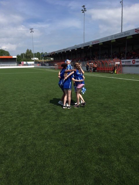 Klassewerk: Het schoolvoetbaltoernooi waarbij de hele klas meedoet en de punten buiten het veld net zo belangrijk zijn als doelpunten!