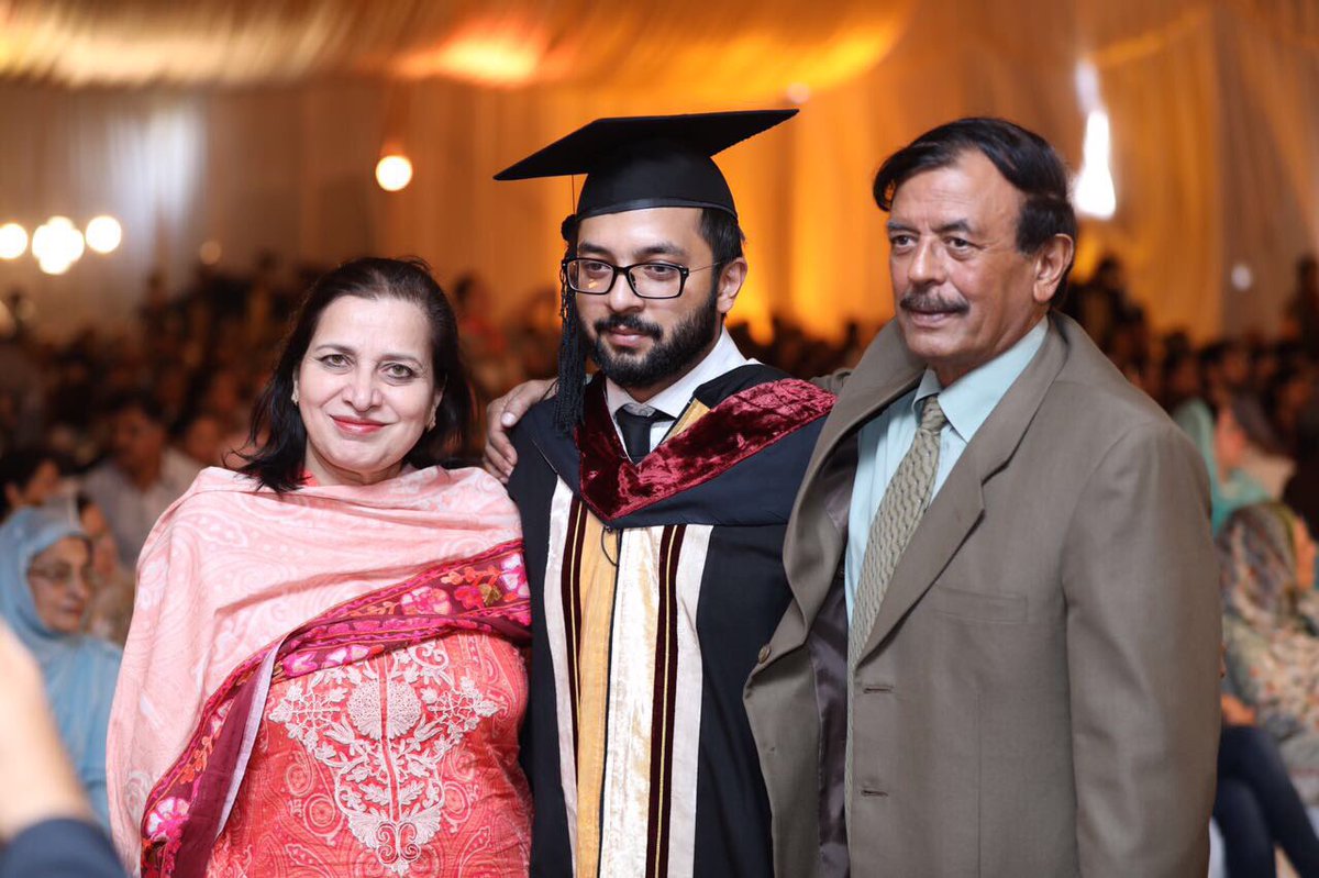 LifeAtLUMS's tweet photo. The parents of this #GraduatingLuminite glow with pride and happiness. https://t.co/9xc2Qgq2Ft