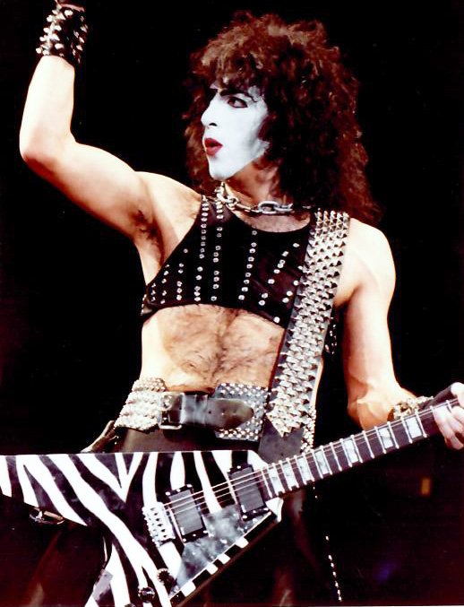 PaulStanleyLive's tweet photo. I just found this photo. June 18, 1983 Maracana Stadium... Creatures Of The Night @ClassicRockMag @UltClassicRock https://t.co/U57UxeZggv