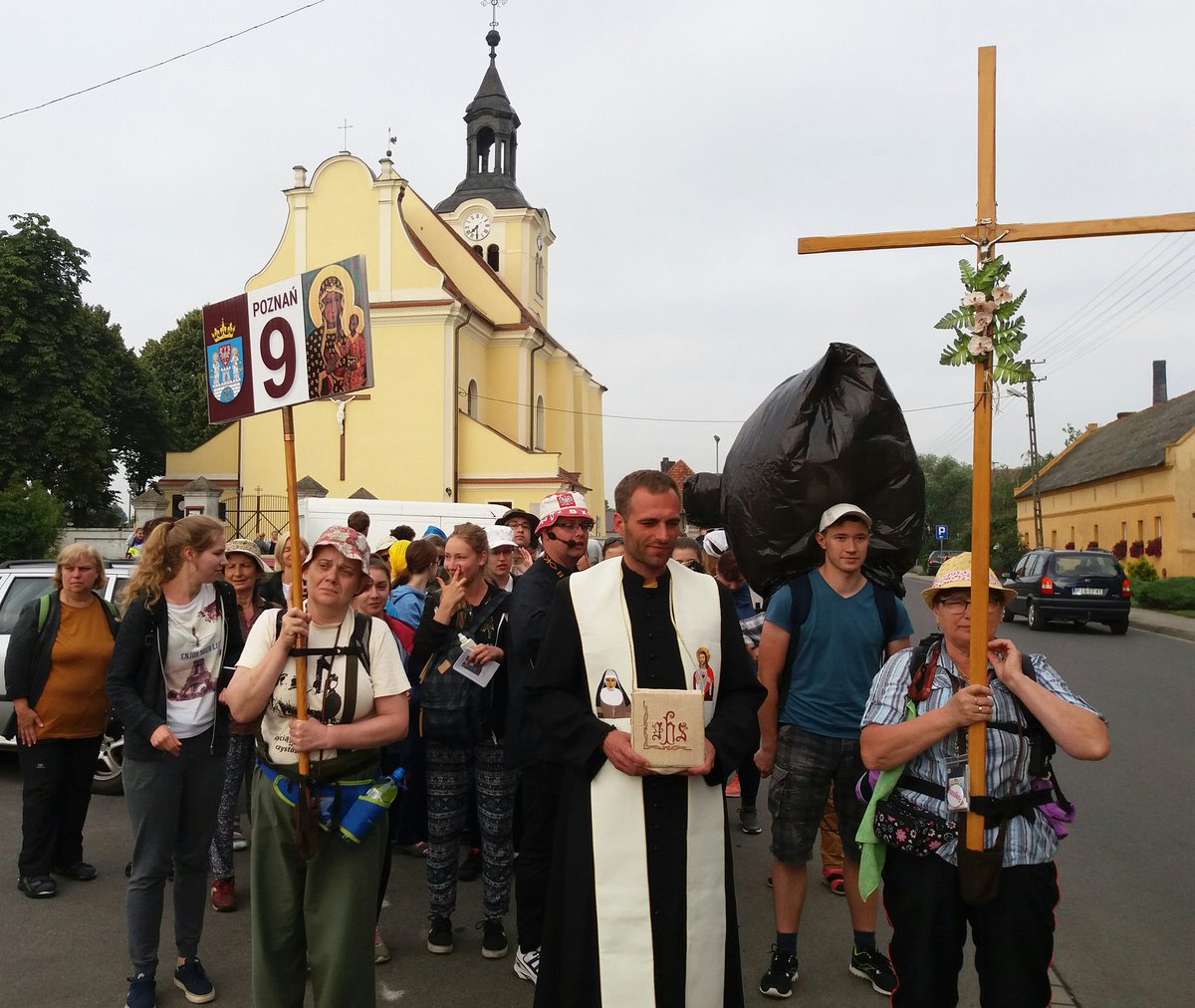 jozef_bonk's tweet photo. Z Mieszkowa w trasę z Panem Jezusem @Piesza #pppnajg17 #pielgrzymka https://t.co/VOhaHiBXFL