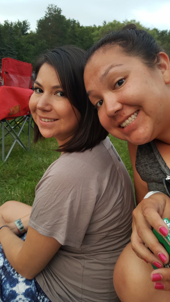 justinek226's tweet photo. #BreakUpWithHim #NoSuchThingAsABrokenHeart
#BeautifulNightWithBeautifulCompany
#MakingMemories 
 @OldDominion @JITV_17 @Mollz_Nephew https://t.co/EUExz2YX7Z