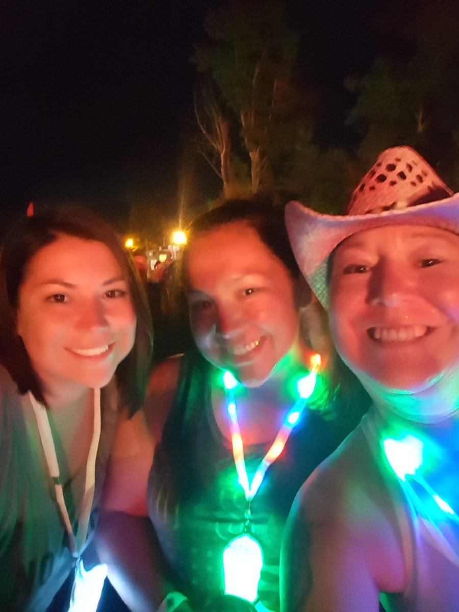 justinek226's tweet photo. #BreakUpWithHim #NoSuchThingAsABrokenHeart
#BeautifulNightWithBeautifulCompany
#MakingMemories 
 @OldDominion @JITV_17 @Mollz_Nephew https://t.co/EUExz2YX7Z
