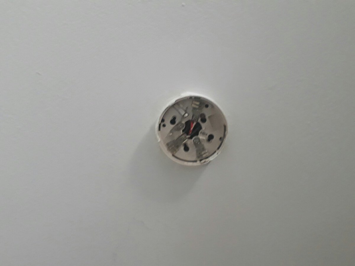 Ashutoshkk's tweet photo. fire sensors not installed even after a year of possession #Wakeup_Mapsko https://t.co/QgpX8DDjlV