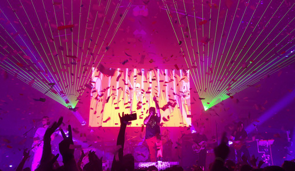 jakestir's tweet photo. Lasers, confetti and cartoons. Incredible show by Tripping Daisy! @TripDaisyOfcl  #TrippingDaisy2017 https://t.co/y2xsInt8t1