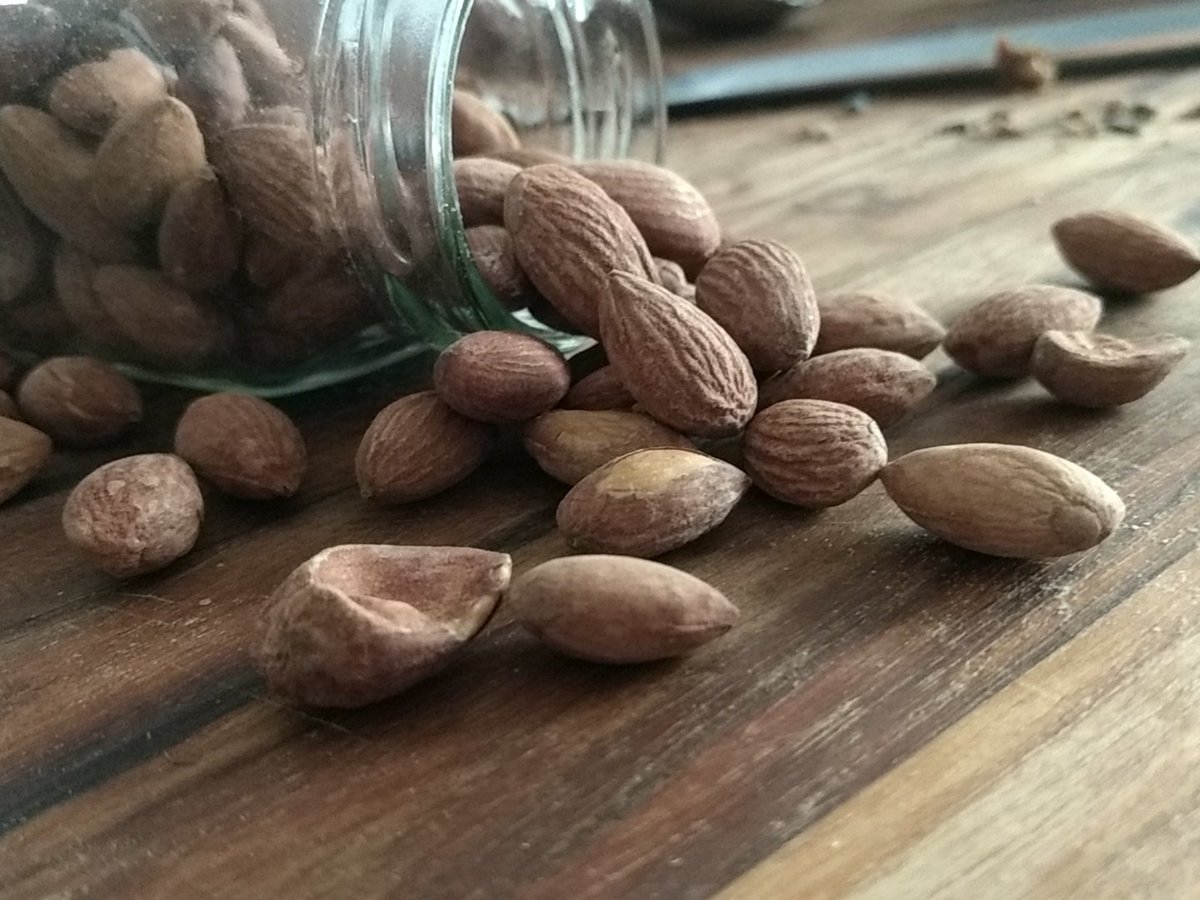 thehudabar's tweet photo. Hickory smoked, salted roast almonds anyone? 
#thehudabar #sneakpeek https://t.co/R9pNjxUqPx