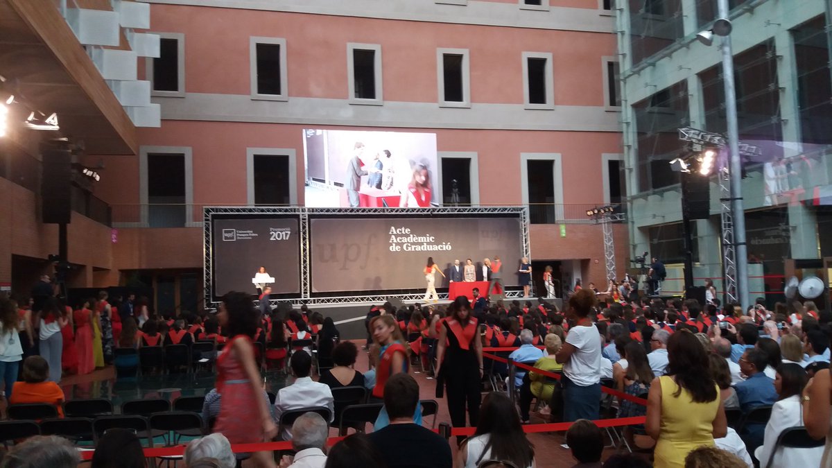 eldecanpiu's tweet photo. #GraduacioUPF17 #GraduacioUPF2017 Amb satisfacció i orgull. Endavant nois, ara comença l'aventura! https://t.co/TdAxamdQmF