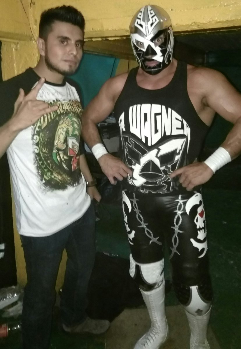 ruddy_sombra's tweet photo. Porque en su casa y con se gente se le respeta @WagnerJrOficial @luchalibreaaa #BienBienBien #CreandoLucha https://t.co/xBUCnSi4pr