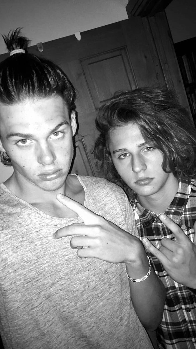 _paytonlewis_'s tweet photo. my brother gets home in like 16 hours🙏🏻❤️ @Matthewtrapnell https://t.co/jl6QvoOrYs