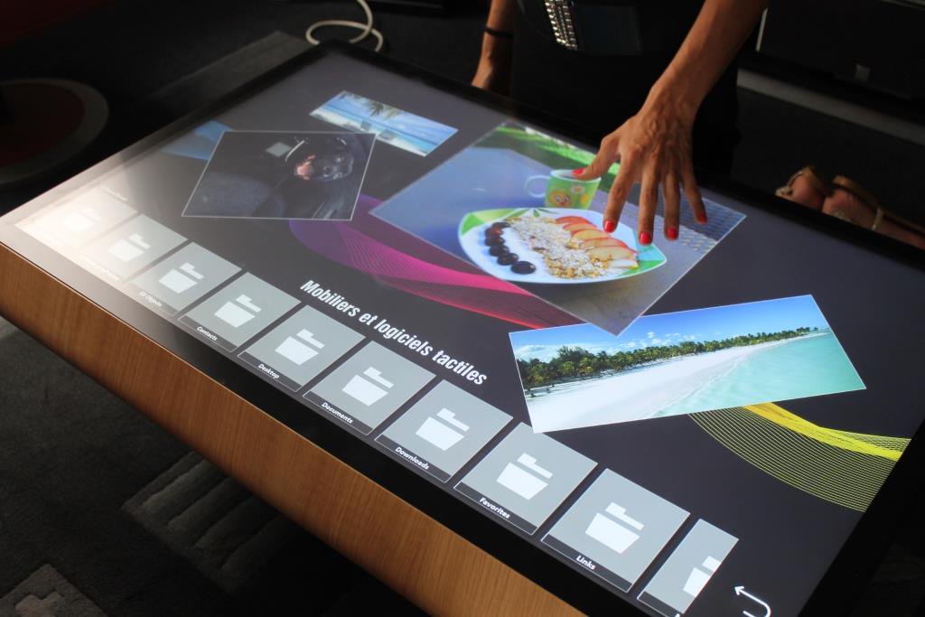 7emeSENS_mag's tweet photo. Exclusivité #7EMESENS la table tactile @KINETI_ surfez, partagez, jouez...avec votre famille, vos amis. Vivez la #technologie #madeinFrance https://t.co/aEgaS5OVDm