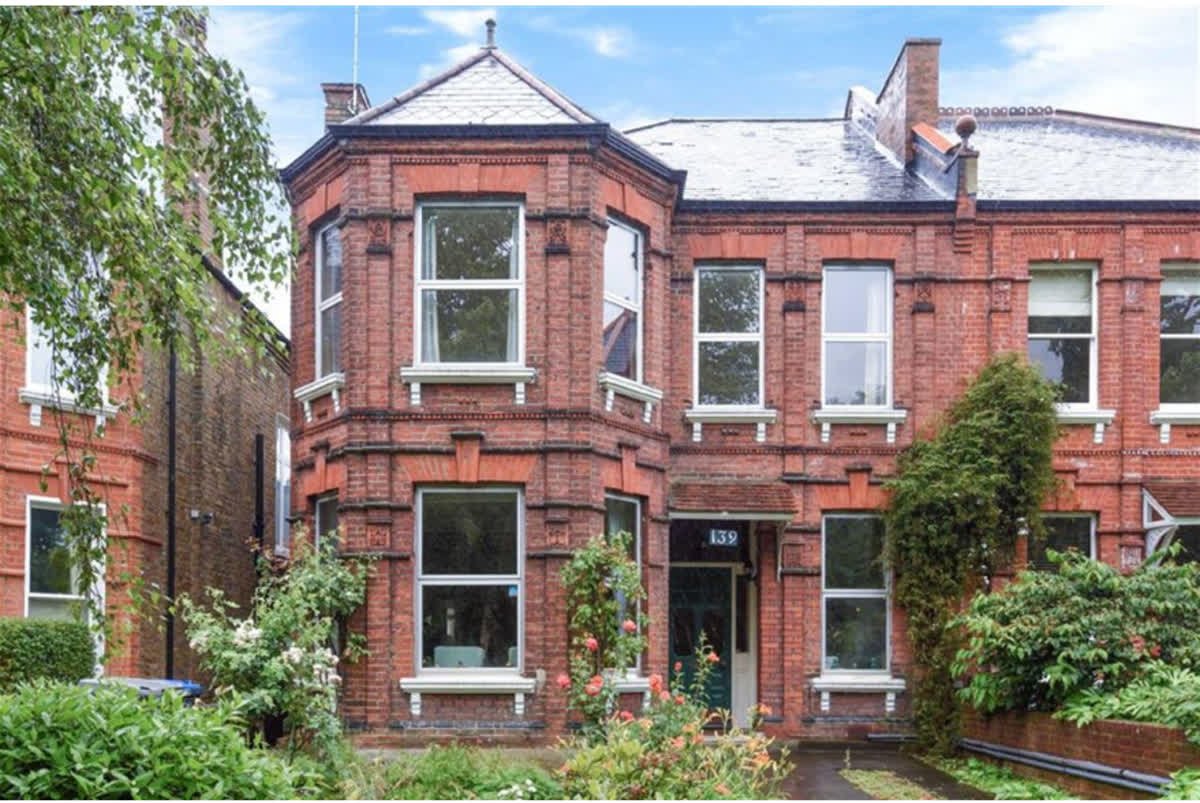 QPPartnership's tweet photo. SSTC! More #properties like this are required for waiting buyers.
https://t.co/HaUZ6hDjQq
#QueensPark https://t.co/DbB6iXZrpL