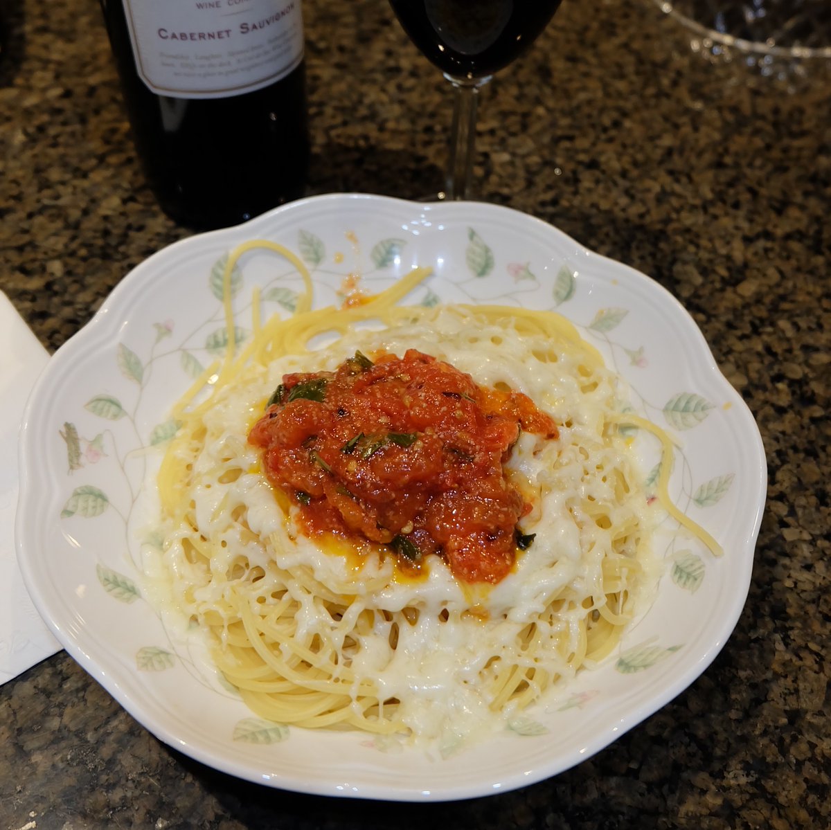 MichaelVarhola's tweet photo. Late-night meal of #spaghetti with #mozzarella & fresh #romatomatoes & #basil, plus a $3 bottle of #redwine!
#WhatsForDinner #ColorsOfItaly https://t.co/ymRCvs0xai