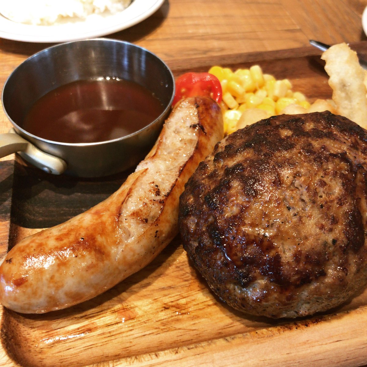 タケシィー Twitterissa 名駅のnick Stockでランチ 熟成肉のハンバーグとソーセージ 土曜日はやっぱり混むけれどラスト1テーブル ハンバーガーも美味しそうなので次の機会に Nickstock ハンバーグ 熟成肉 名駅 名古屋グルメ 名古屋めし ナゴレコ