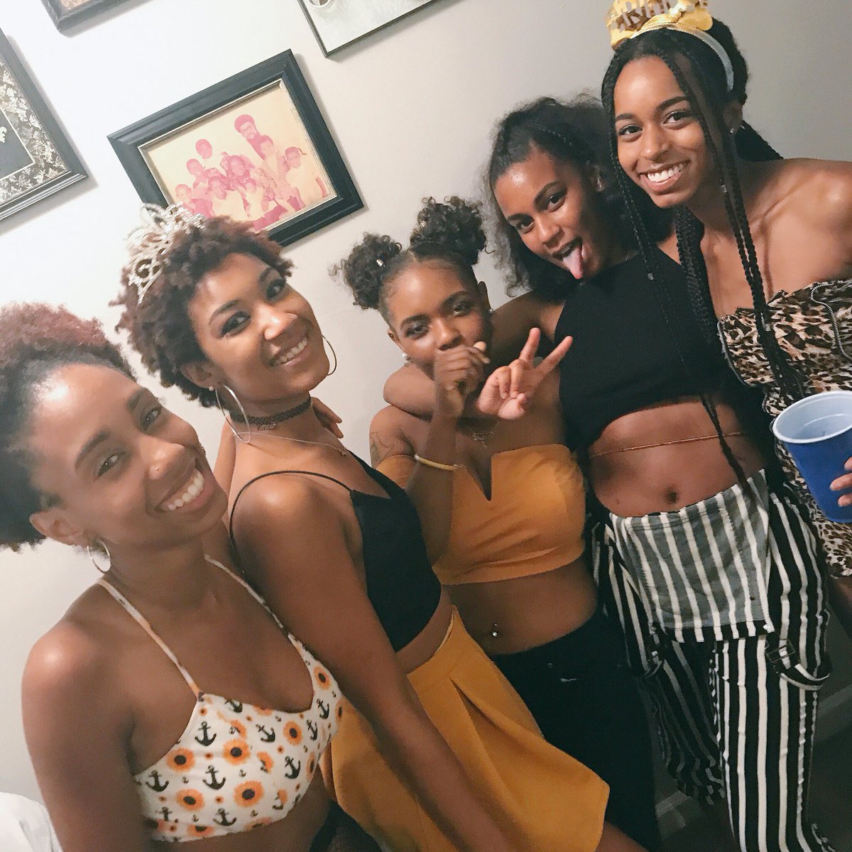 DajahWasHere's tweet photo. Hoping my 20 somethings won't end, Hoping to keep the rest of my friends. 👯👯💖🔐 #BBC4L https://t.co/dK3we7RoZU