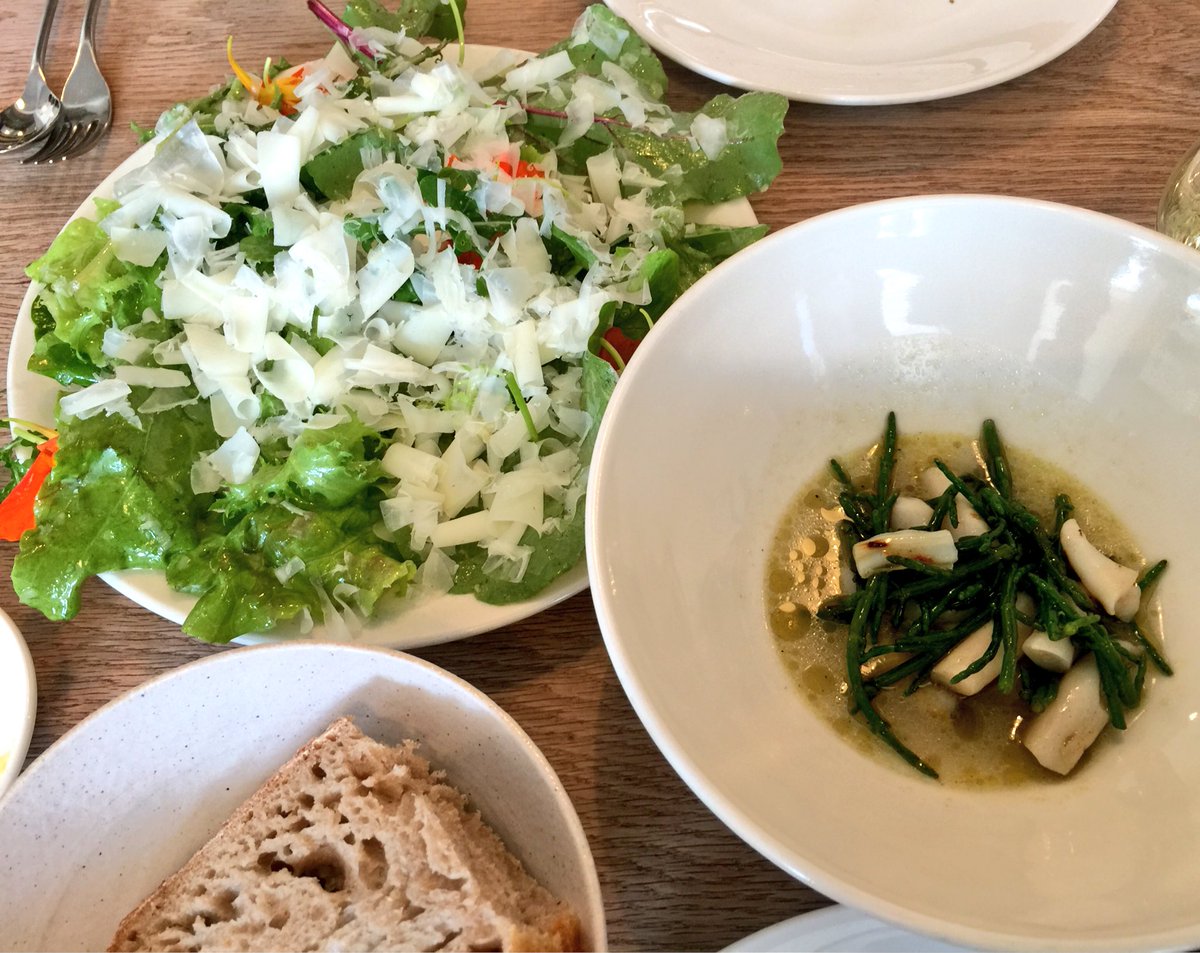 𝖸𝗈 𝖮𝗄𝖺𝖽𝖺 最近ロンドンで流行りのレストランのメニューの典型 フォントがこういうので 中央揃え 日替わりでメニュー数限定し 前菜とメインが明確に分かれておらず 値段で暗喩 食材をシンプルに羅列 ロンドングルメ