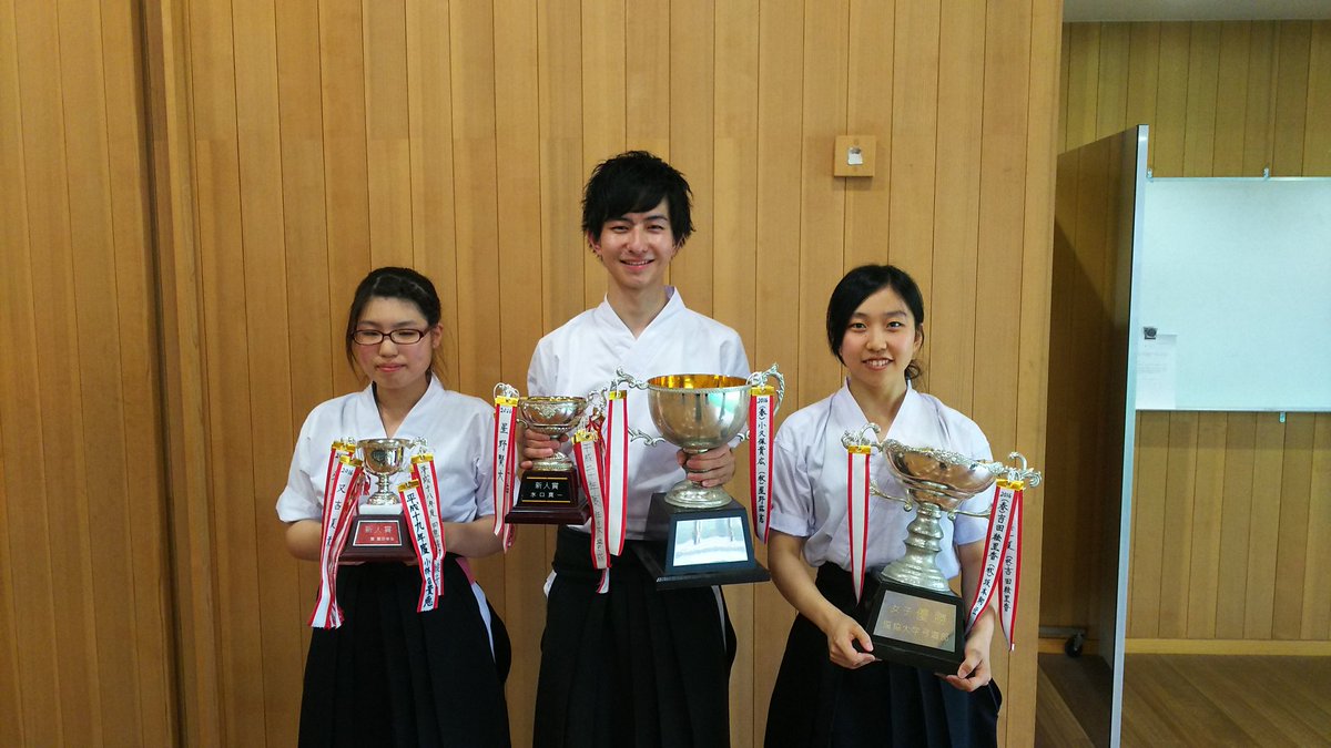 獨協大学體育會弓道部 A Twitteren 本日前期納射会が行われました 団体優勝 Bチーム 女子個人優勝 坂本 総政2 男子個人優勝 男子新人賞 塩田 経済1 女子新人賞 土屋 法律1 という結果になりました T Co Ggamti6k7k 獨協大学體育會弓道部 A Twitteren 本日前期納射会が行われました 団体優勝 Bチーム 女子個人優勝 坂本 総政2 男子個人優勝 男子新人賞 塩田 経済1 女子新人賞 土屋 法律1 という結果になりました T Co Ggamti6k7k