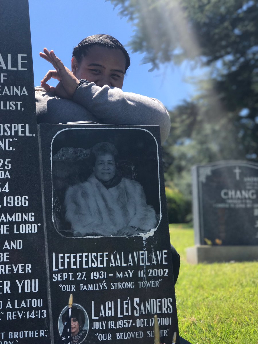 TELLYSMACKIN_'s tweet photo. Had to visit my loved ones. #CatchMeOnaHillWhenTheCrowdGone #ImVisitingYallWhenNiggasPostinBoutChu #RIPPapaNGramma #RIPUnkoMike #ImLow🔑 https://t.co/eMjs9RbE8g