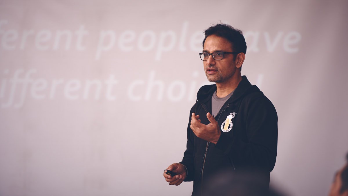 IAMAIForum's tweet photo. @DippakKhurana from @Vserv presents at #6DMC @wildflowerhall , Shimla. #CMO #IAMAI https://t.co/8sS5JQoKX8